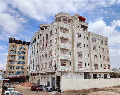 صورة - عمارة تجارية استثمارية مناسبه لأن تكون شقق مفروشه